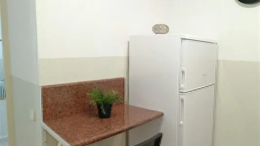 Rooms in Barcelona Ciutat Vella - photo 8