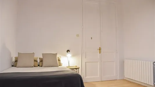Rooms in Barcelona Eixample - photo 4