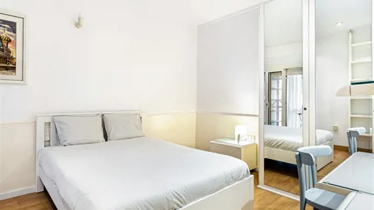 Rooms in Barcelona Ciutat Vella - photo 2