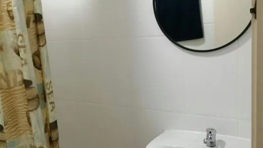 Rooms in Barcelona Ciutat Vella - photo 5