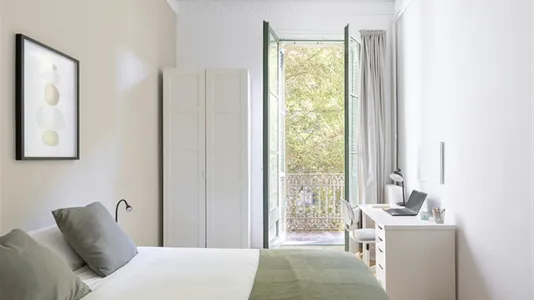 Rooms in Barcelona Eixample - photo 1