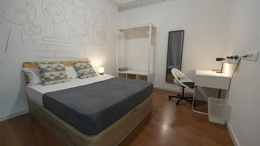 Rooms in Barcelona Ciutat Vella - photo 2