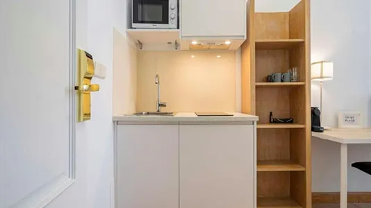 Rooms in Madrid Centro - photo 2