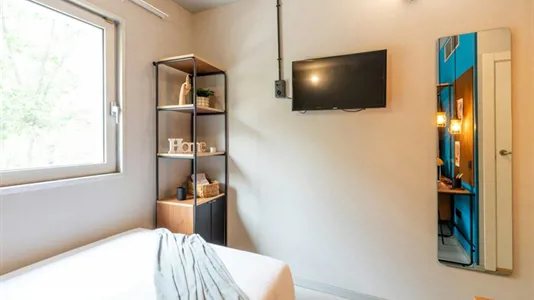 Rooms in Barcelona Sants-Montjuïc - photo 3