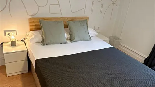 Rooms in Barcelona Ciutat Vella - photo 2