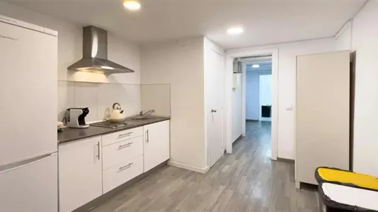 Rooms in Barcelona Ciutat Vella - photo 5