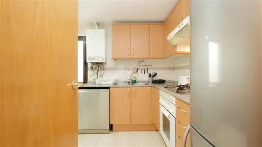 Rooms in Barcelona Ciutat Vella - photo 9