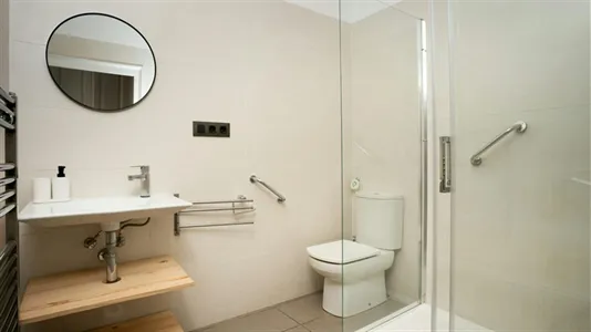 Rooms in Barcelona Eixample - photo 8