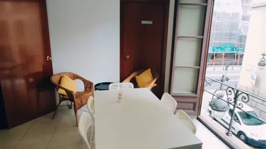 Rooms in Barcelona Ciutat Vella - photo 9
