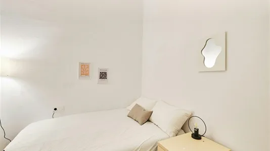 Rooms in Barcelona Ciutat Vella - photo 4