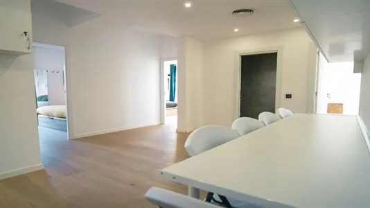 Rooms in Barcelona Ciutat Vella - photo 10