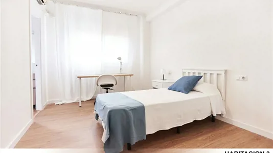Rooms in Bami - photo 1