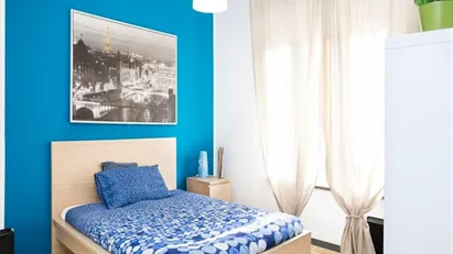 Room for rent in Milano Zona 8 - Fiera, Gallaratese, Quarto Oggiaro, Milan