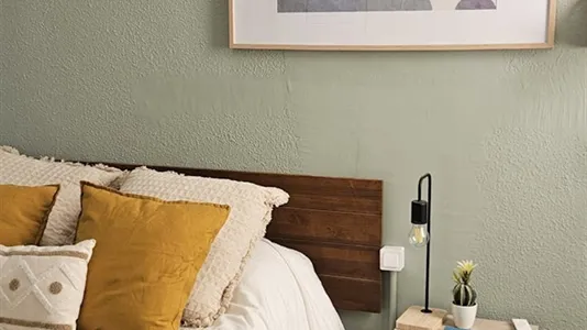 Rooms in Barcelona Eixample - photo 8