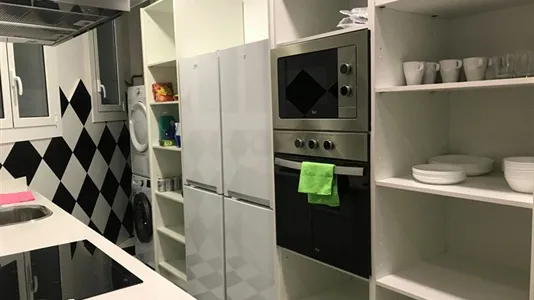 Rooms in Barcelona Ciutat Vella - photo 4