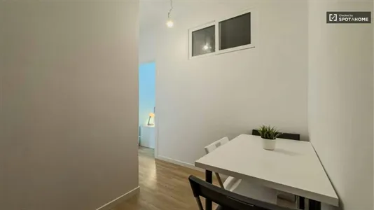 Rooms in Barcelona Eixample - photo 9