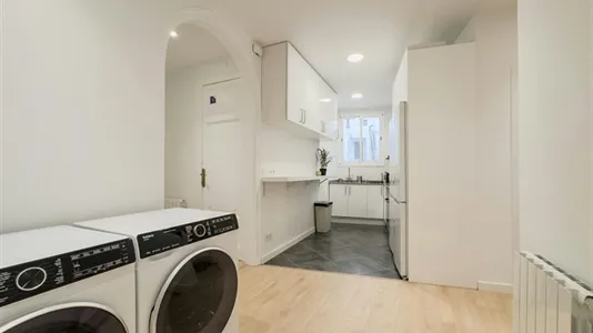 Rooms in Barcelona Ciutat Vella - photo 9