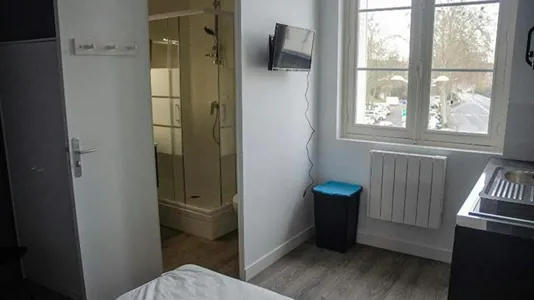 Rooms in Poitiers - photo 3