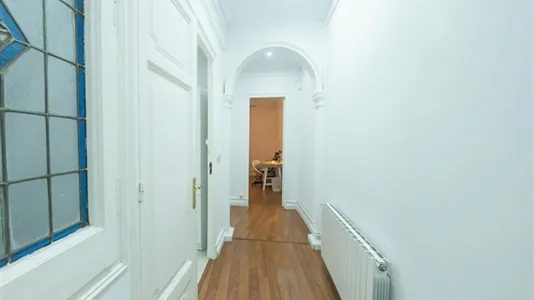 Rooms in Barcelona Ciutat Vella - photo 8