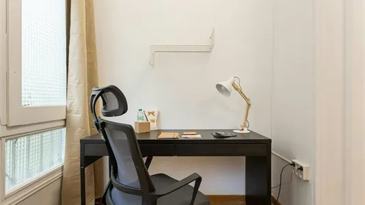 Rooms in Barcelona Ciutat Vella - photo 6