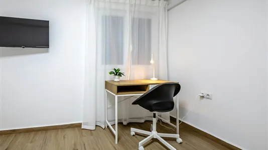 Rooms in el Camí de Vera - photo 3