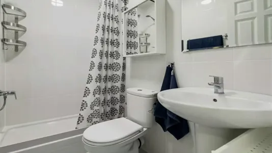 Rooms in Barcelona Ciutat Vella - photo 8