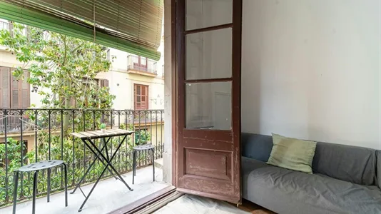 Rooms in Barcelona Ciutat Vella - photo 7