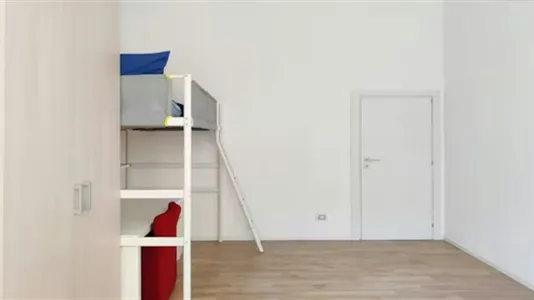 Rooms in Milano Zona 8 - Fiera, Gallaratese, Quarto Oggiaro - photo 3