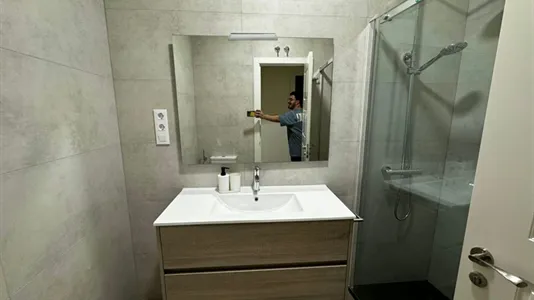 Rooms in Madrid Centro - photo 9