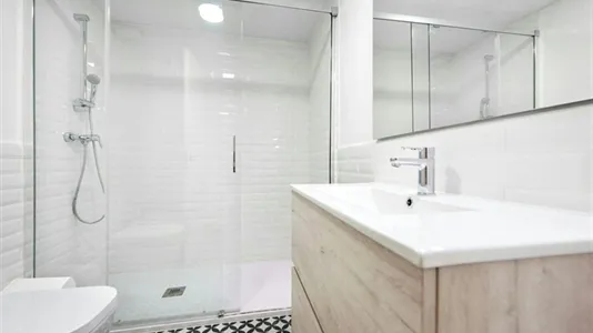 Rooms in Barcelona Ciutat Vella - photo 7