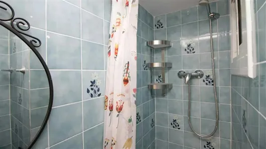 Rooms in Barcelona Ciutat Vella - photo 9