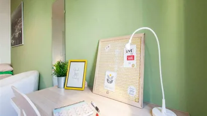 Room for rent in Milano Zona 6 - Barona, Lorenteggio, Milan