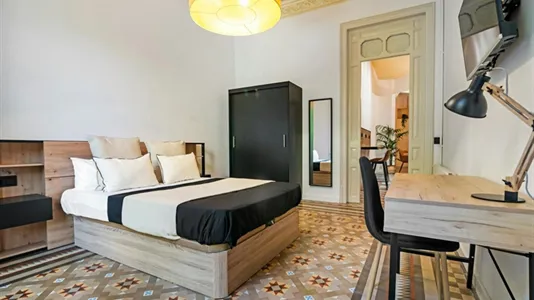Rooms in Barcelona Eixample - photo 10