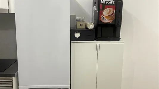 Rooms in Barcelona Ciutat Vella - photo 9