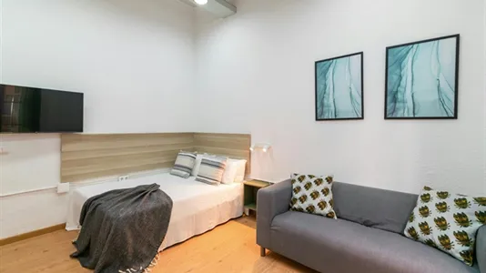 Rooms in Barcelona Ciutat Vella - photo 1