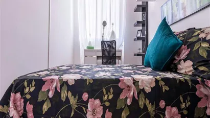 Room for rent in Milano Zona 6 - Barona, Lorenteggio, Milan