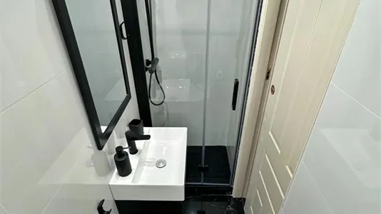 Rooms in Barcelona Eixample - photo 5