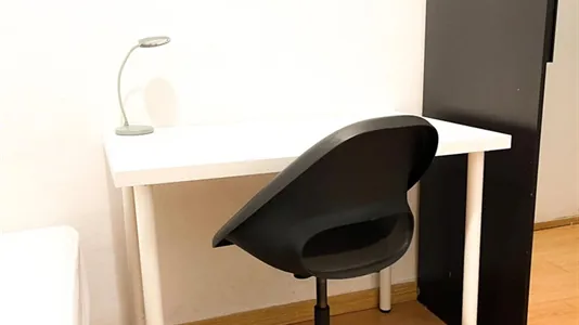 Rooms in Barcelona Ciutat Vella - photo 5