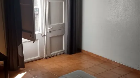 Rooms in Barcelona Ciutat Vella - photo 8