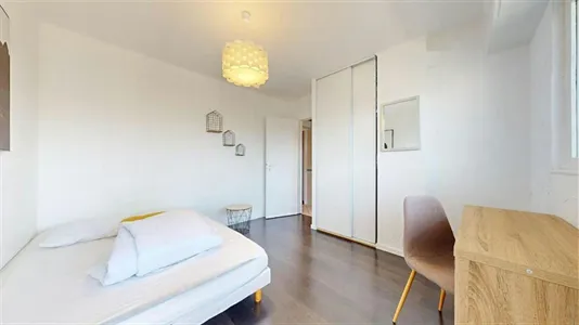 Rooms in Saint-Julien-en-Genevois - photo 4