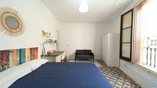 Rooms in Barcelona Ciutat Vella - photo 8