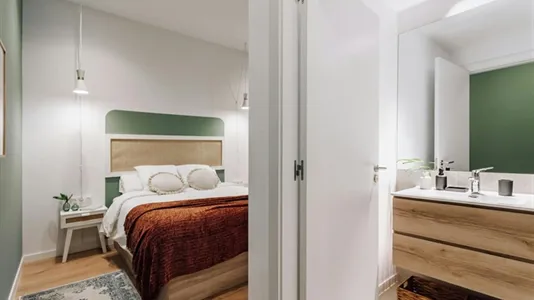 Rooms in Barcelona Eixample - photo 2