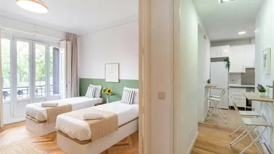 Rooms in Madrid Chamberí - photo 1