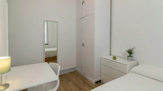 Rooms in Oviedo - photo 5