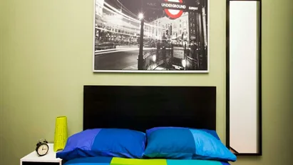 Room for rent in Milano Zona 6 - Barona, Lorenteggio, Milan