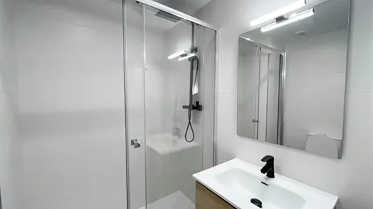 Rooms in Barcelona Sants-Montjuïc - photo 9