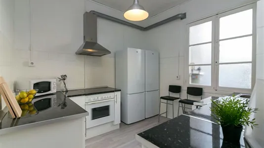 Rooms in Oviedo - photo 9