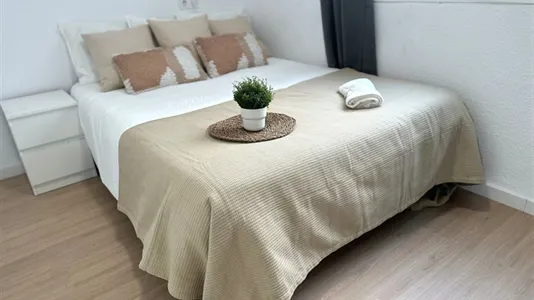 Rooms in el Camí de Vera - photo 4