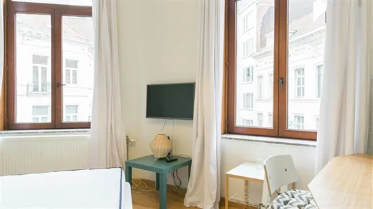 Apartments in Brussels Sint-Gillis - photo 2