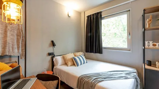 Rooms in Barcelona Sants-Montjuïc - photo 1